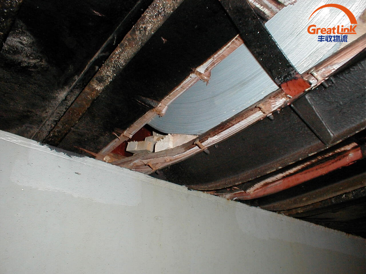 线圈从地板上掉下来—— 线圈通过地板下垂